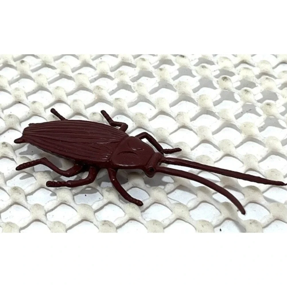 Lot of 7 Plastic Insects, Animals, And Frogs Toy Figurines 2